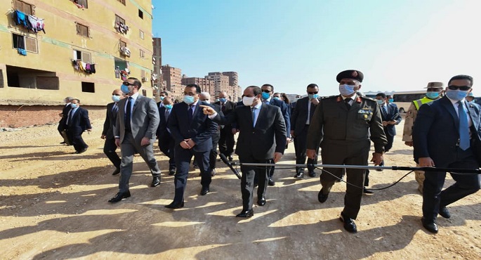 بالفيديو والصور..  الرئيس السيسي يصطحب أعضاء الحكومة في جولة تفقدية داخل منطقة عزبة الهجانة بشرق القاهرة