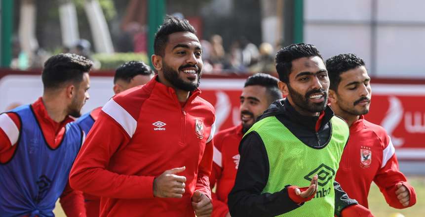 فيفا يقرر حرمان حسين الشحات وكهربا من المشاركة مع الأهلي أمام بالميراس البرازيلي
