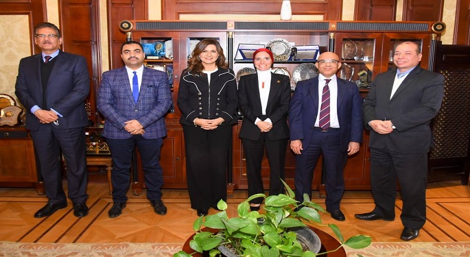 بالصور.. غرفة عمليات الهجرة تبحث مع عدد من الجهات أزمة العالقين بالخارج
