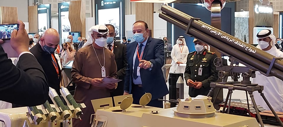 الشيخ محمد بن زايد يتفقد جناح وزارة الإنتاج الحربي بمعرض ” 2021 IDEX ” بأبو ظبي