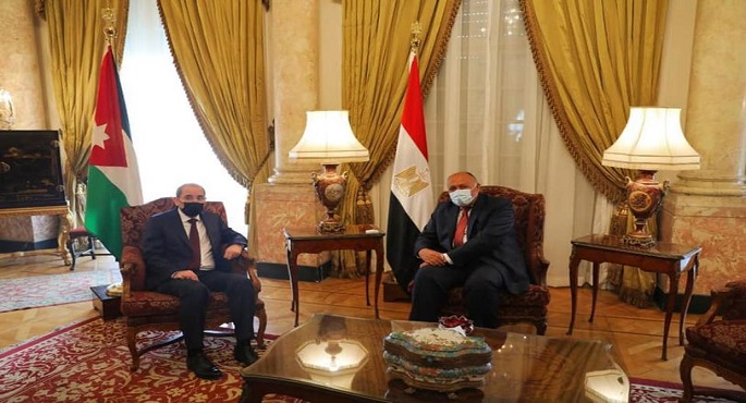 وزير الخارجية ونظيره الأردني يؤكدان ضرورة وقف التدخلات الأجنبية في الشئون العربية