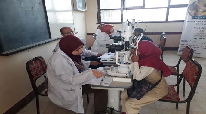 ضمن مبادرة حياة كريمة .. الصحة تطلق قافلتين طبيتين اليوم فى الفيوم وأسيوط