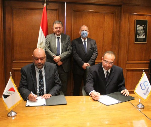 بالصور.. وزير قطاع الأعمال يشهد توقيع بروتوكولين لإقامة أول مركز بحوث وتطوير للسيارات والأتوبيسات الكهربائية