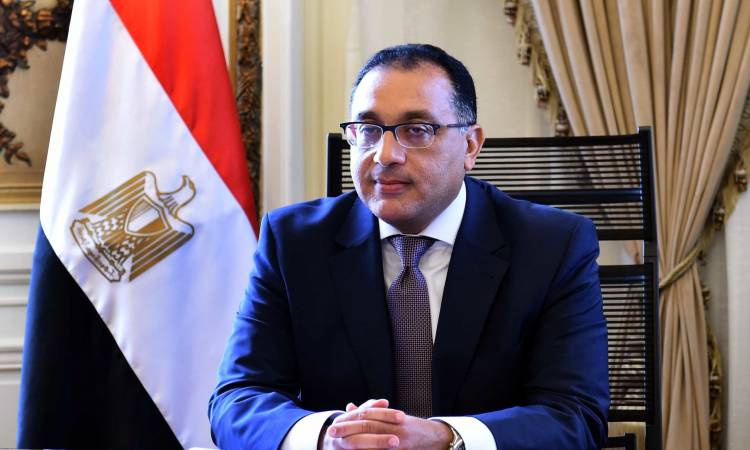 رئيس الوزراء: توجيهات رئاسية بالعمل على توفير الرعاية الصحية لجميع المواطنين