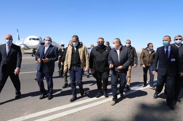 بالصور.. وزيرا الطيران والسياحة والأثار فى زيارة لمطار الغردقة الدولى