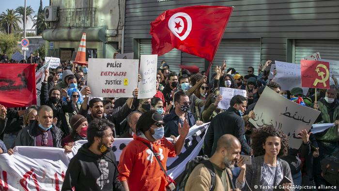 مظاهرات مناهضة لحركة النهضة في تونس في ذكرى اغتيال شكرى بلعيد 