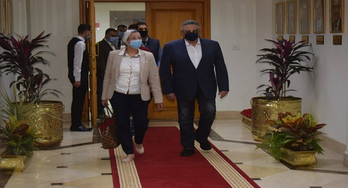 وزيرة البيئة ومحافظ البحر الأحمر يبحثان سبل تفعيل خطة الإدارة البيئية للأنشطة البحيرية