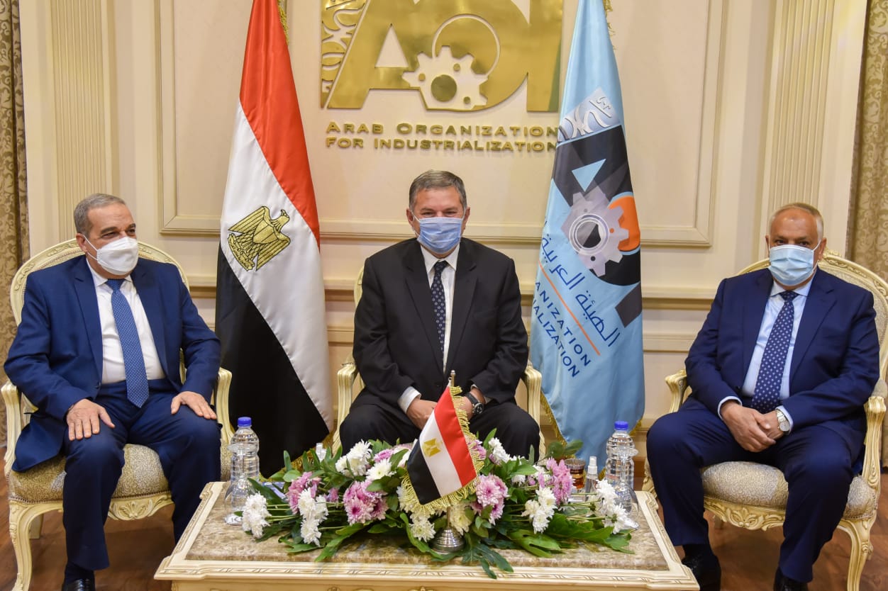 بالصور.. الاتفاق على دراسة الجدوى النهائية لإنشاء مصنع إطارات المركبات