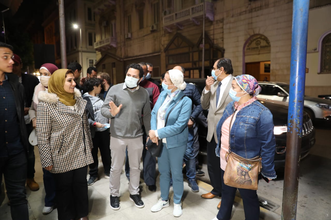 خلال جولتها الميدانية بالإسكندرية..وزيرة البيئة تستكمل حملات رفع الوعى لإستخدام بدائل الأكياس البلاستيكية الصديقة للبيئة