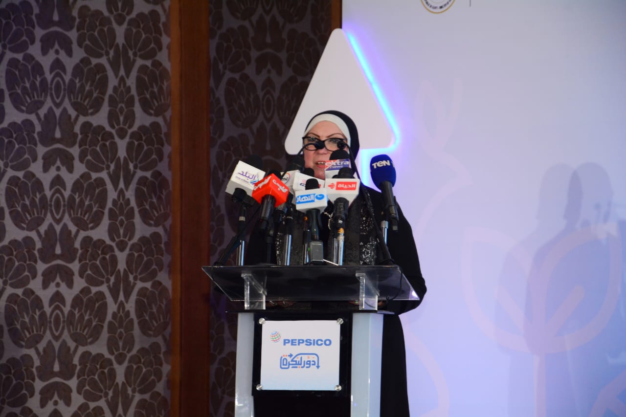 نيفين جامع تؤكد حرص الحكومة على تنفيذ نهج متكامل في ادارة النفايات