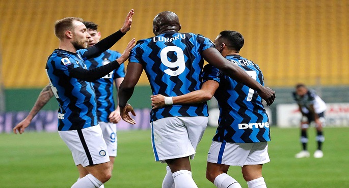 إنتر ميلان يعزز صدارته للدوري الإيطالي بفوزه على بارما 2-1