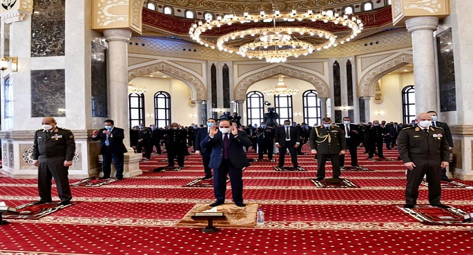 بالفيديو والصور.. الرئيس السيسي وقادة القوات المسلحة يؤدون صلاة الجمعة بمسجد المشير بمناسبة احتفالات مصر بذكرى يوم الشهيد والمحارب القديم