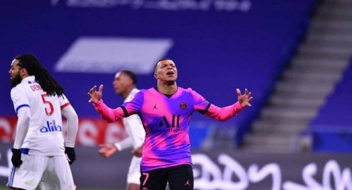 باريس سان جيرمان يستعيد صدارة الدوري الفرنسي بفوزه على ليون 4-2