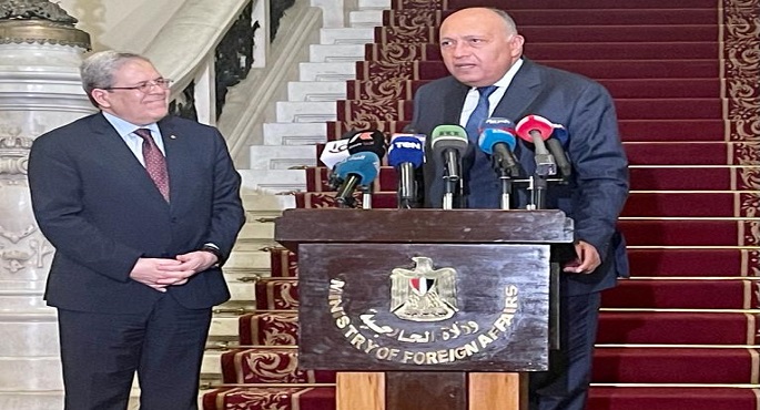 وزير الخارجية ونظيره التونسي يؤكدان عمق علاقات التعاون بين البلدين