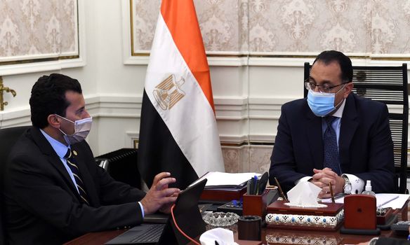 رئيس الوزراء يستعرض المشروعات الاستثمارية التي تستهدف استغلال أصول المنشآت الشبابية والرياضية