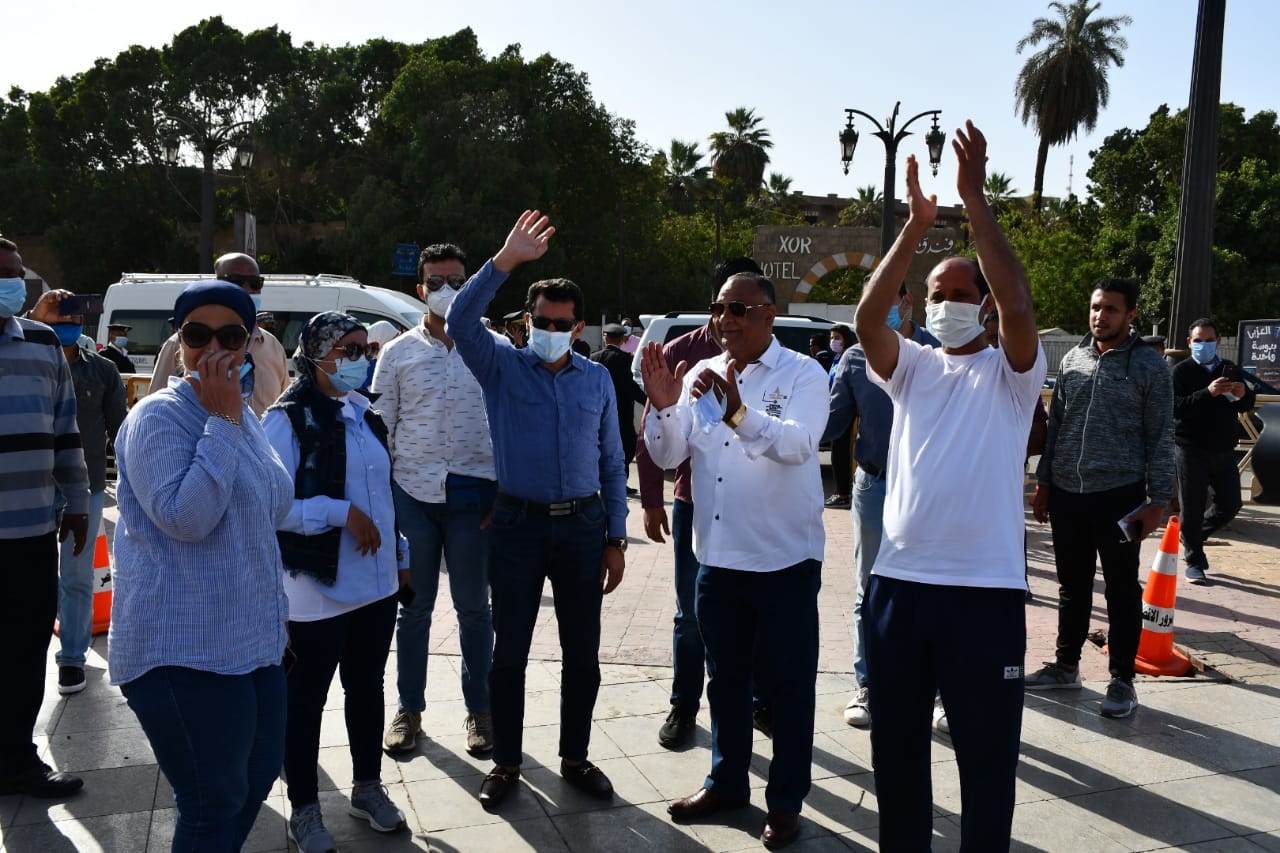 بالصور.. وزير الرياضة يطلق اشارة بدء ماراثون رياضي بالأقصر