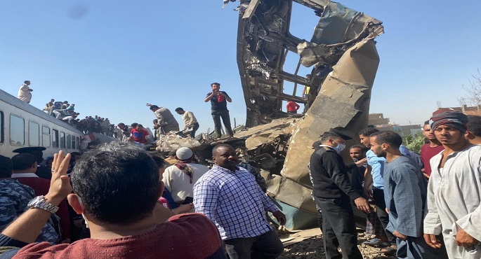 الصحة: 108 مصابين و 32 وفاة في حادث تصادم قطارين بسوهاج