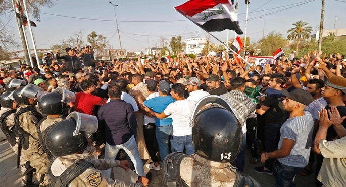 متظاهرون يغلقون مصفاة ذي قار لتكرير النفط الخام جنوبي العراق