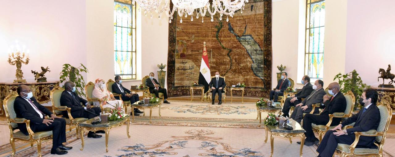 بالفيديو.. الرئيس السيسي يبحث مع رئيس الوزراء السوداني الجهود المشتركة بين البلدين تجاه قضية سد النهضة