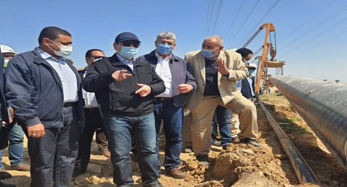 بالصور .. وزير البترول يتفقد أعمال تنفيذ مشروع خط غاز العلمين الجديدة