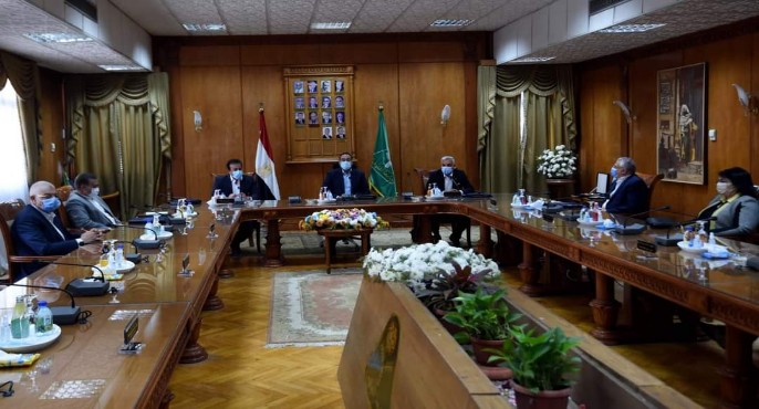 بالصور .. رئيس الوزراء يلتقى أعضاء مجلس جامعة المنوفية خلال زيارته للمحافظة