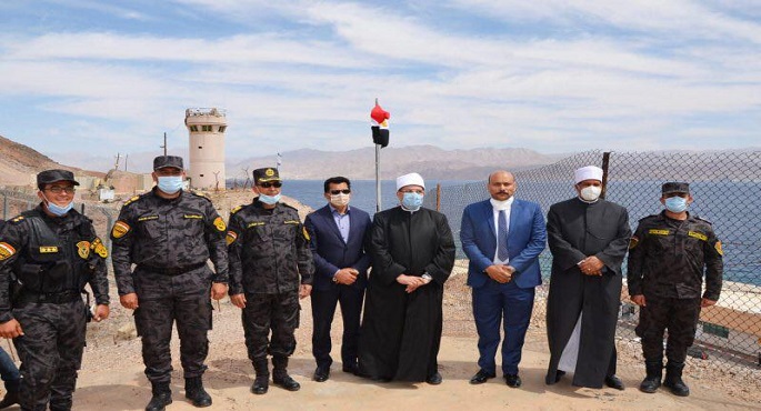 بالصور.. من أقصى نقطة على حدودنا الشمالية الشرقية.. وزير الأوقاف يوجه التحية لحماة الوطن