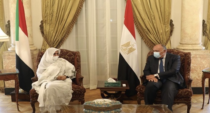 بالصور.. وزير الخارجية يعقد جلسة مباحثات مع نظيرته السودانية بقصر التحرير