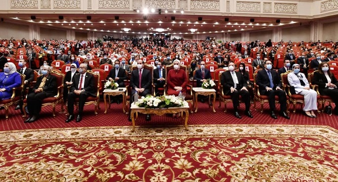 بالفيديو والصور.. الرئيس السيسي يشهد احتفالية تكريم المرأة المصرية والأم المثالية بمركز المنارة