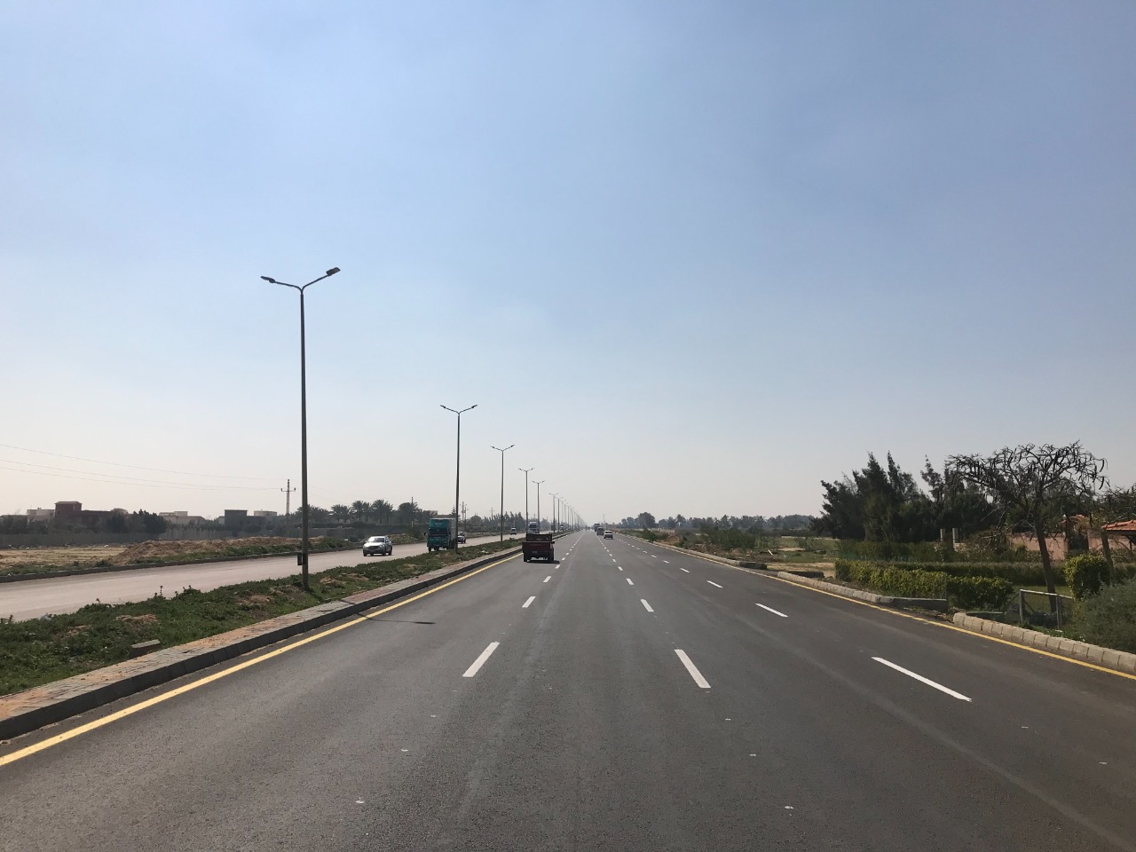 بالصور .. الجزار: تطوير المداخل والمحاور الرئيسية وتنفيذ مشروعات طرق داخلية بمدينة برج العرب الجديدة بتكلفة 600 مليون جنيه