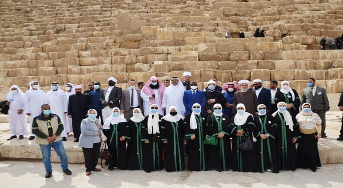 بالصور.. جولة لوفود مؤتمر المجلس الأعلى للشئون الإسلامية بمنطقة أهرامات الجيزة