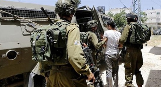 قوات الاحتلال الإسرائيلي تعتقل ثمانية فلسطينيين في القدس ورام الله والخليل