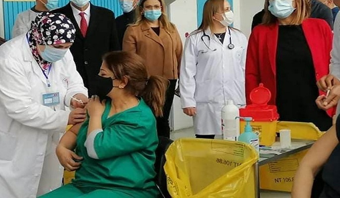 انطلاق حملات التطعيم ضد فيروس كورونا بتونس