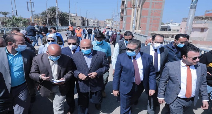 بالصور .. وزير النقل : القيادة السياسية وجهت بالتوسع في استخدام المعدات الحديثة لإعادة تدوير طبقات الرصف