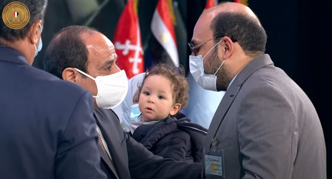 الرئيس السيسي يكرم عددًا من شهداء ومصابي الأطقم الطبية خلال جائحة كورونا