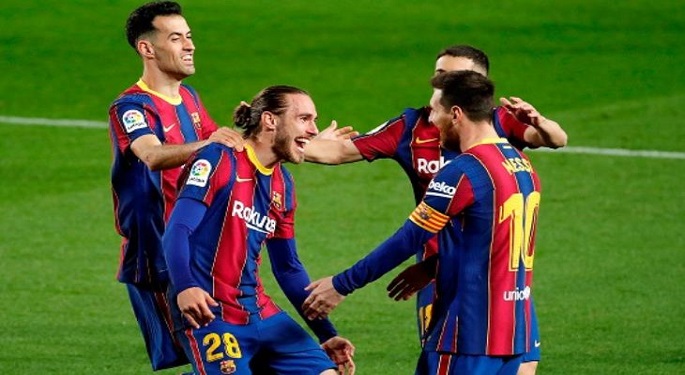 ثنائية ميسي تقود برشلونة للفوز على هويسكا واستعادة وصافة الدوري الإسباني