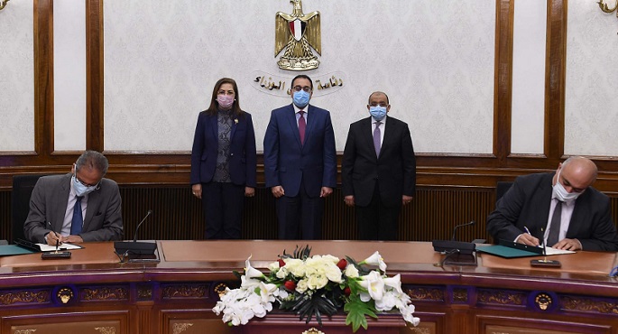 بالصور.. رئيس الوزراء يشهد توقيع بروتوكول تعاون لتشغيل مراكز تكنولوجية متنقلة لتقديم خدمات المحليات