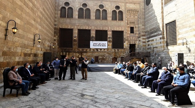 بالصور .. خلال حوار مجتمعي مع أهالى القاهرة التاريخية .. مدبولي : الرئيس ينتمي لهذه المنطقة وهو حريص على سرعة تنفيذ مخططات التطوير الشاملة لها