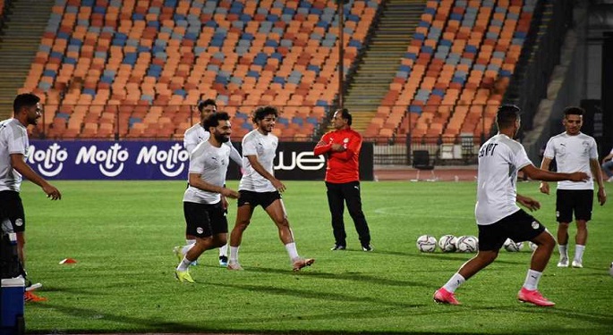 صلاح يشارك في مران المنتخب استعدادا لكينيا وجزر القمر.. وغياب النني وتريزيجيه