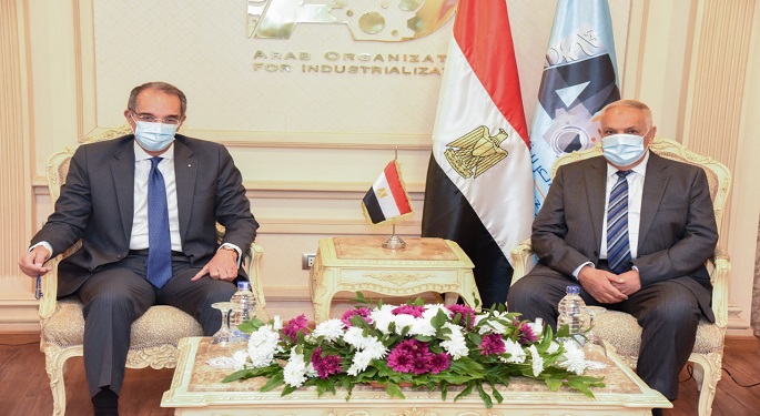 وزير الاتصالات ورئيس الهيئة العربية للتصنيع يشهدان توقيع اتفاقية تعاون للتحول الرقمي