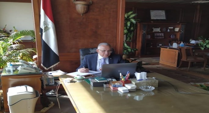 وزير الموارد المائية والري يبحث مع البنك الدولي سبل التحول إلى نظم الري الحديث