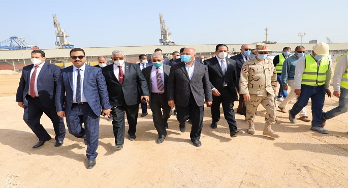 بالصور.. وزير النقل يتابع معدلات تنفيذ عدد من المشروعات الخدمية بميناء الإسكندرية