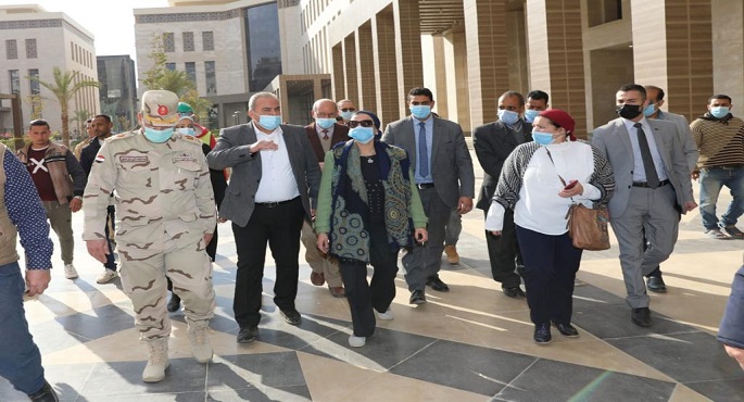 بالصور.. وزيرة البيئة تتفقد مبنى الوزارة الجديد بالعاصمة الإدارية
