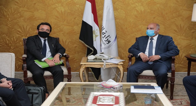 بالصور .. وزير النقل يلتقي المدير الاقليمي بوكالة التعاون الدولية اليابانية “جايكا ” لبحث التعاون بين الجانبين في مجال مترو الأنفاق