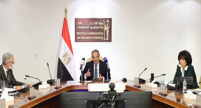 وزير الاتصالات يلتقى مجموعة من رواد العمل الحر خريجى مبادرة “مستقبلنا.. رقمى”
