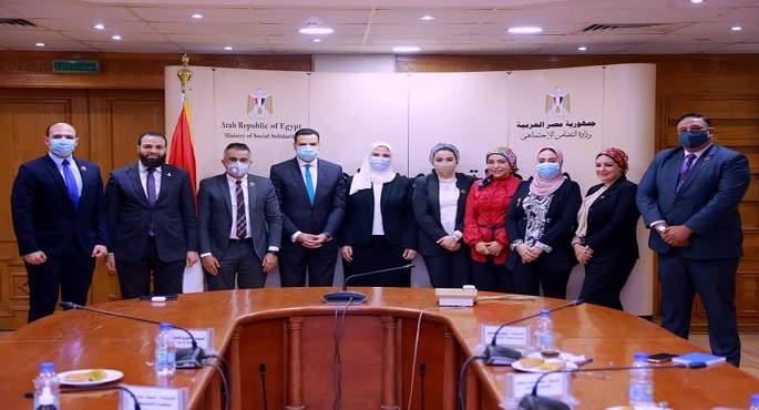 بالصور.. وفد تنسيقية شباب الاحزاب يبحث مع وزيرة التضامن جهود العمل المشترك