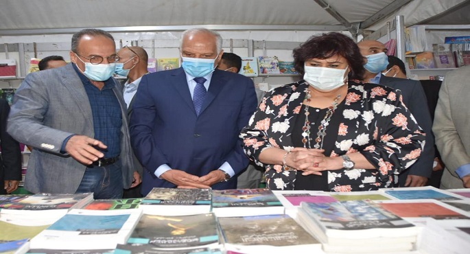 بالصور .. وزيرة الثقافة ومحافظة الجيزة يفتتحان معرض فيصل للكتاب
