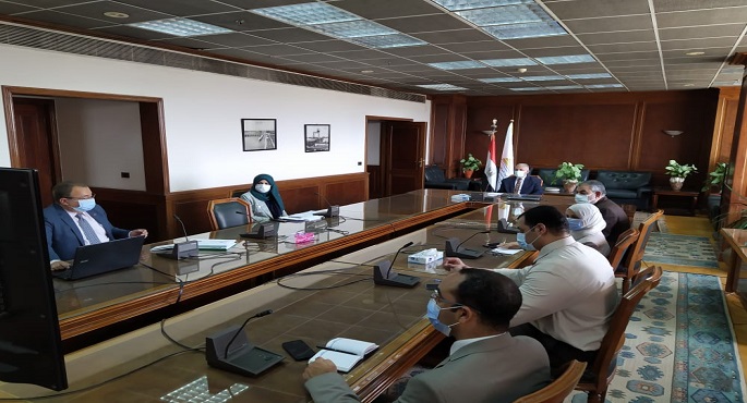 وزير الموارد المائية والري يستعرض موقف دراسات تقييم تأهيل الترع