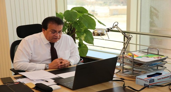 وزير التعليم العالي : توفير كافة المستلزمات الوقائية بالمستشفيات الجامعية للمتعاملين مع مرضى كورونا