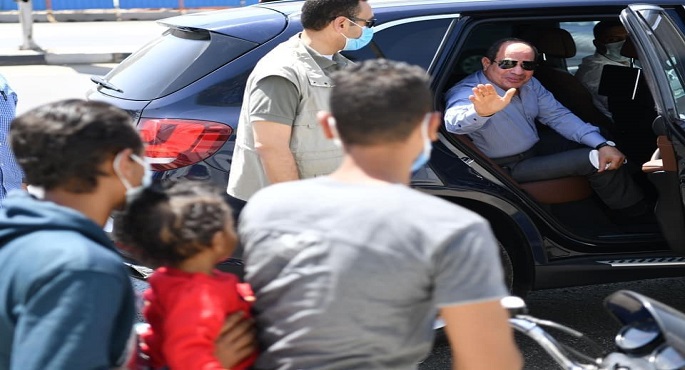 بالفيديو و الصور .. الرئيس السيسي يتوقف ليتحدث مع أسرة مصرية خلال تفقده الأعمال الإنشائية بمنطقة شرق القاهرة