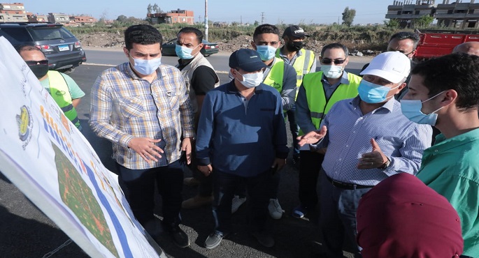 بالصور .. وزير النقل يتفقد مشروع تطوير طريق المنصورة / جمصة بطول 50 كم